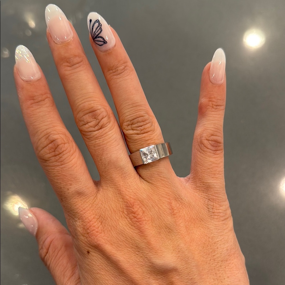 Elegant Silver Band Ring